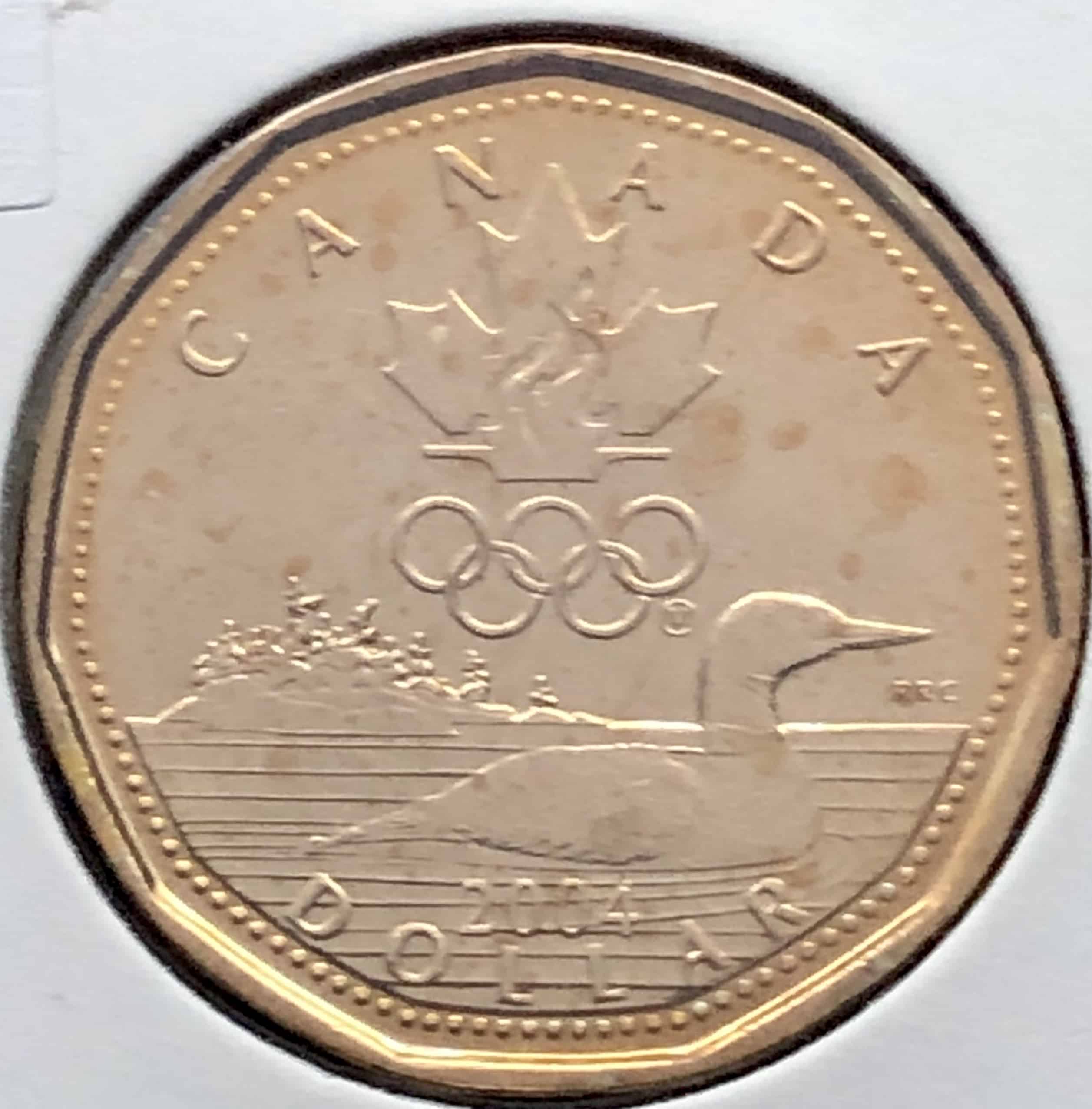 Revers Un plongeon huard du Canada, nageant sur un lac, est accompagné du logo olympique canadien et entouré de l'inscription "CANADA" et de la valeur faciale Écriture : Latin Inscription : CANADA 2004 RRC DOLLAR